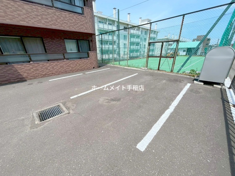 駐車場　駐車スペースでございます！