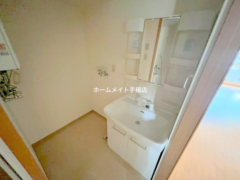 洗面設備　便利な洗面台付きでございます！