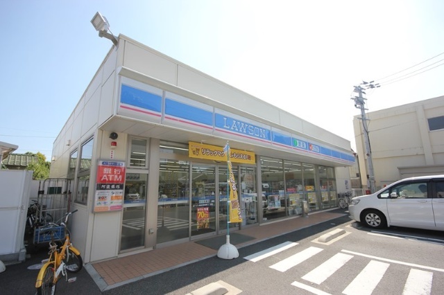 コンビニ　ローソン徳島中昭和町三丁目店（コンビニ）まで196m