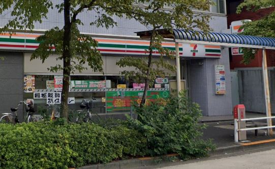 コンビニ　セブンイレブン 新宿余丁町店（コンビニ）まで73m
