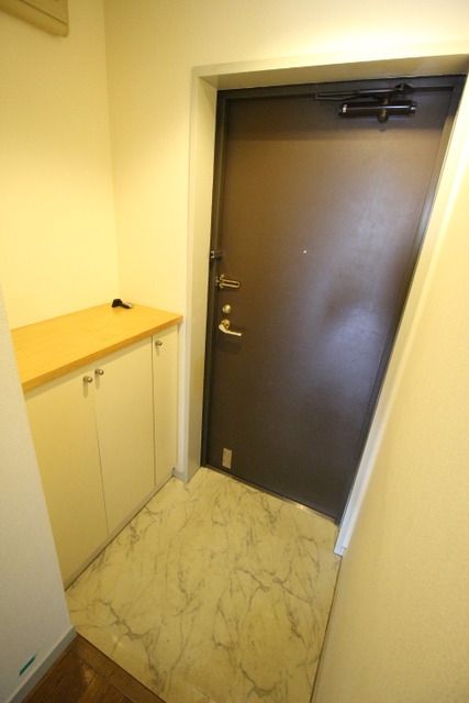 玄関　下駄箱付き玄関