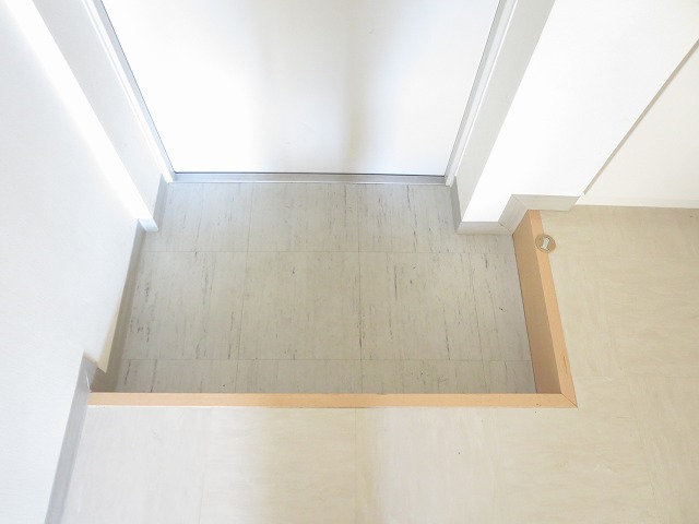 玄関　※間取りに相違がある場合現況優先です。別部屋参考写真