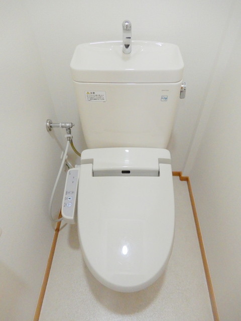 トイレ　ウォシュレット付き