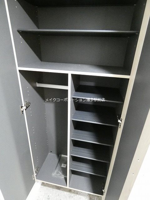 玄関　内覧可能です♪