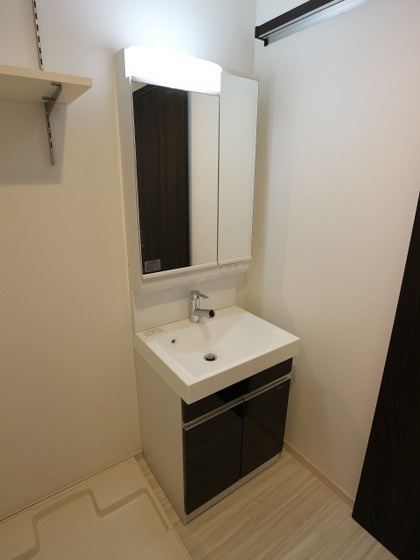 洗面設備　※掲載写真は同マンション別部屋参考写真となります。