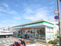 コンビニ　ファミリーマート（コンビニ）まで500m