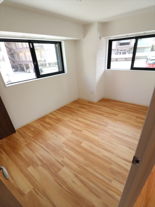 その他部屋・スペース　リビング横・6帖の和室です