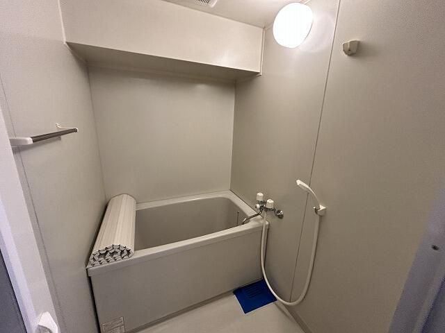 バス・シャワールーム　落ち着いた空間のお風呂です