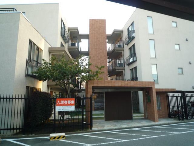 建物外観　オートロック完備