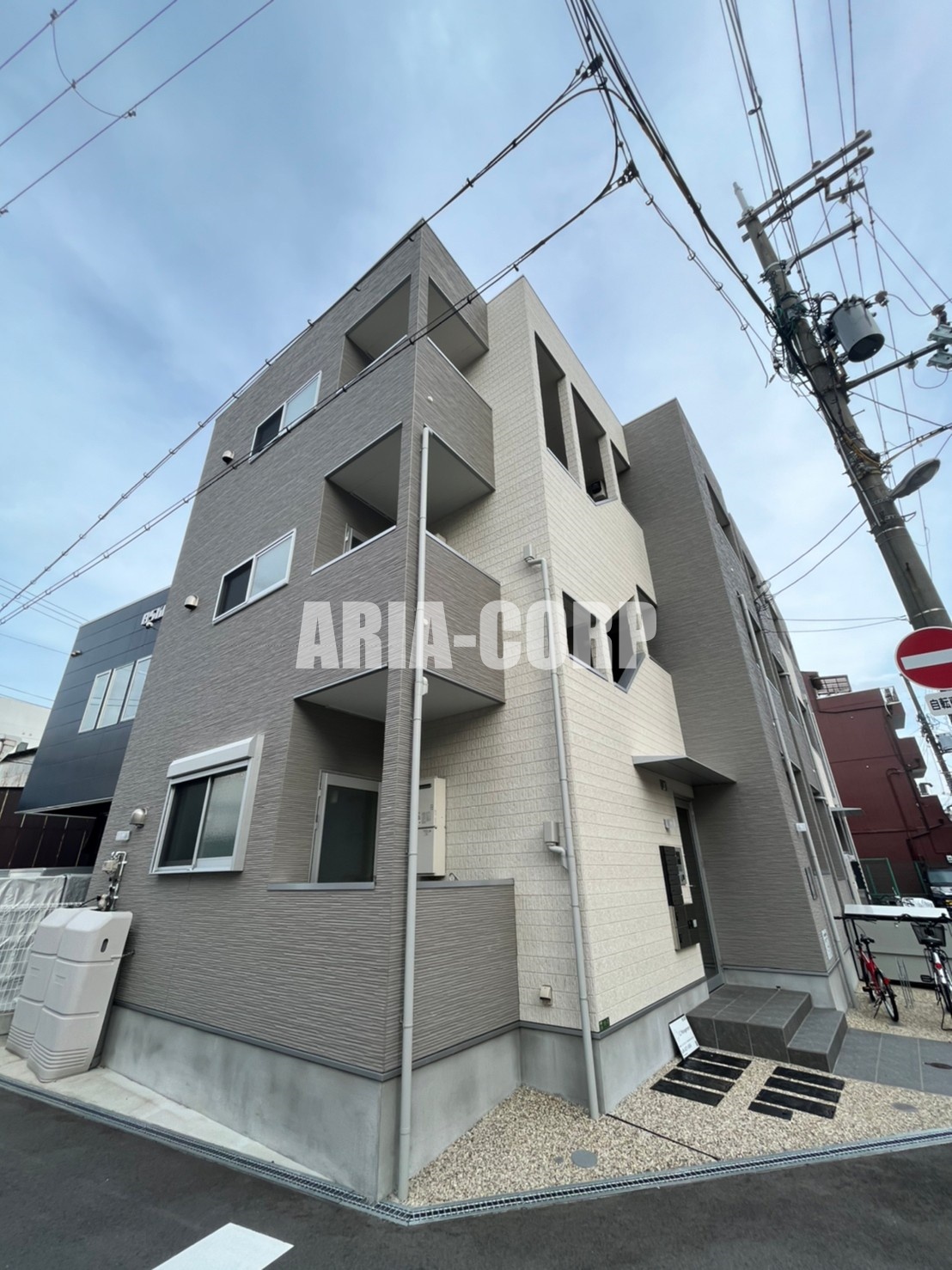 建物外観　2021年完成、大手ハウスメーカー施工のデザイナーズアパート