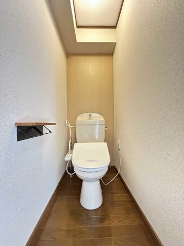 トイレ　ウォシュレット付き