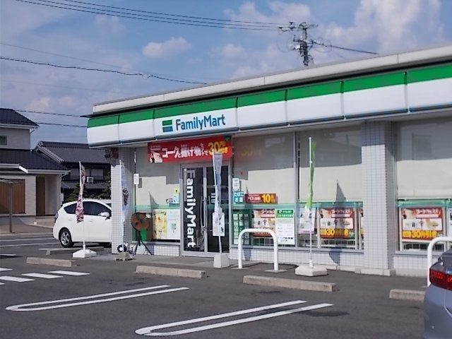 コンビニ　ファミリーマート笠松南店（コンビニ）まで300m