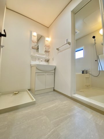 洗面設備　※同物件　別のお部屋の写真です。