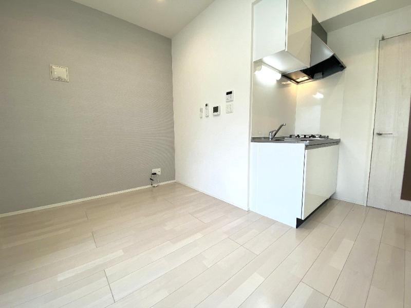 居室・リビング　白を基調にした明るいお部屋です。