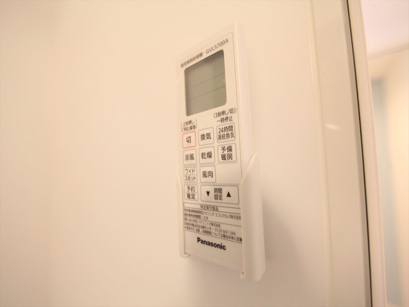 その他設備　浴室暖房乾燥機付き