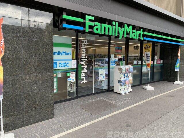 コンビニ　ファミリーマート梅小路京都西駅前店（コンビニ）まで135m