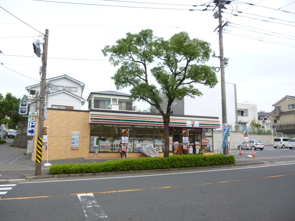 コンビニ　セブンイレブン（コンビニ）まで350m