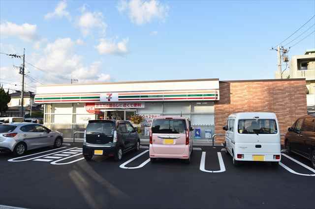 コンビニ　セブンイレブン（コンビニ）まで234m