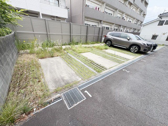 駐車場　駐車場