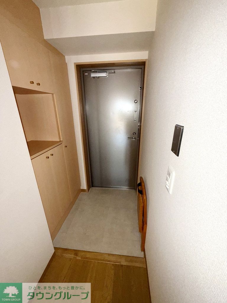 玄関　同物件別部屋写真