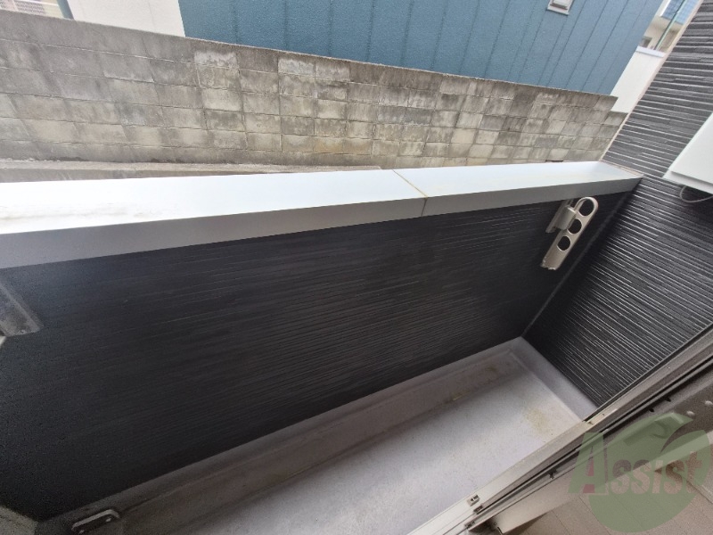 バルコニー　ベランダはよく日が当たり気持ちの良い空間です。