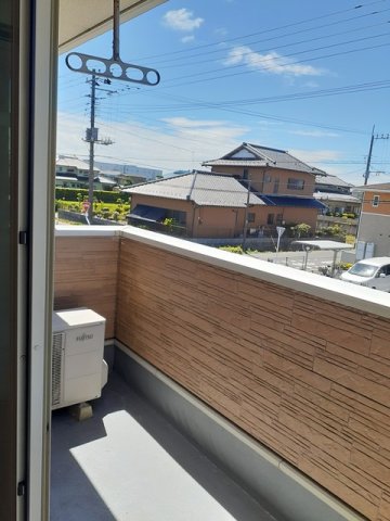 バルコニー　暖かな日差しのふりそそぐバルコニー