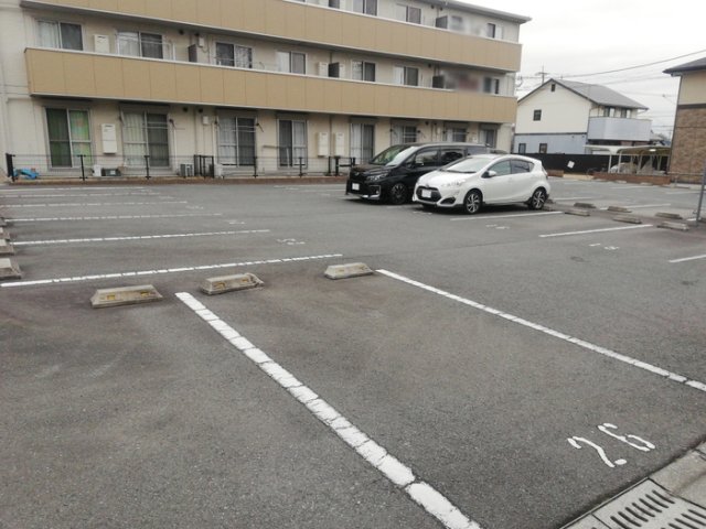 駐車場　駐車スペースもあります☆