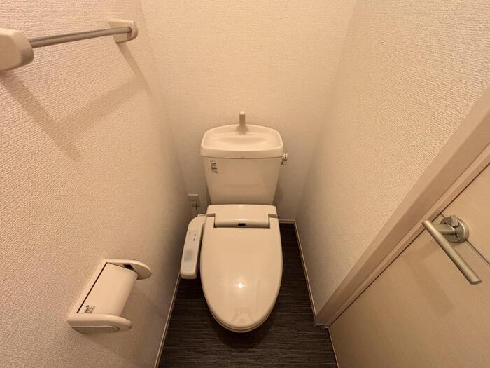 トイレ　嬉しい温水洗浄便座付き♪