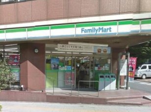 コンビニ　ファミリーマート 目黒青葉台四丁目店（コンビニ）まで12m