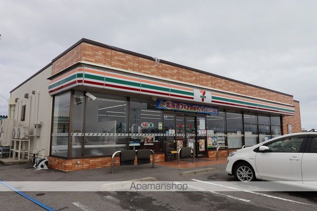 コンビニ　セブン－イレブン高岡六家店（コンビニ）まで532m