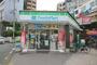 コンビニ　ファミリーマート 天満駅前店（コンビニ）まで117m