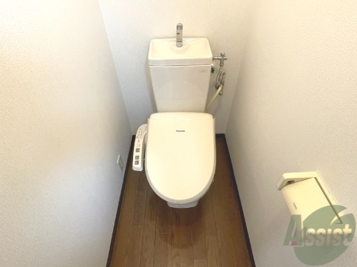 トイレ　嬉しいウォシュレット機能付きです。シャワートイレは便利ですね