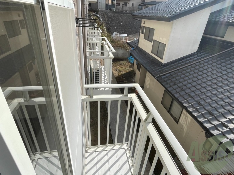 バルコニー　バルコニーは幅もしっかりあって洗濯物がはかどりそうですね。