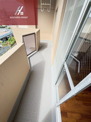 バルコニー　外からの目が気にならないバルコニーで洗濯物が干せます