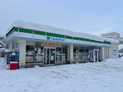 コンビニ　ファミリーマート札幌旭町7丁目店（コンビニ）まで304m