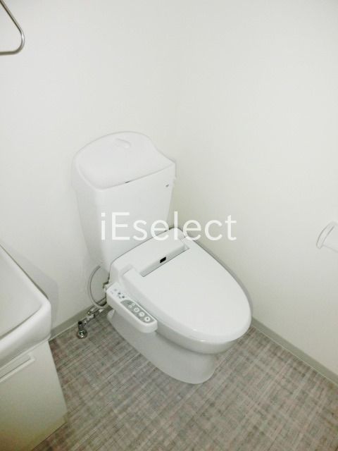 トイレ　洗浄機能付きです。