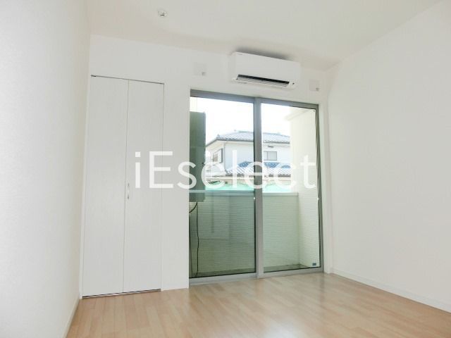 居室・リビング　フローリング張りのお部屋です。