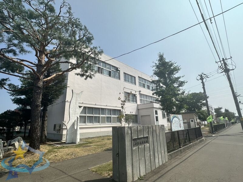 小学校　札幌市立発寒東小学校（小学校）まで69m