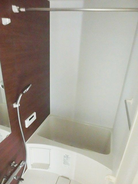バス・シャワールーム　一日の疲れを癒せるバスルームです