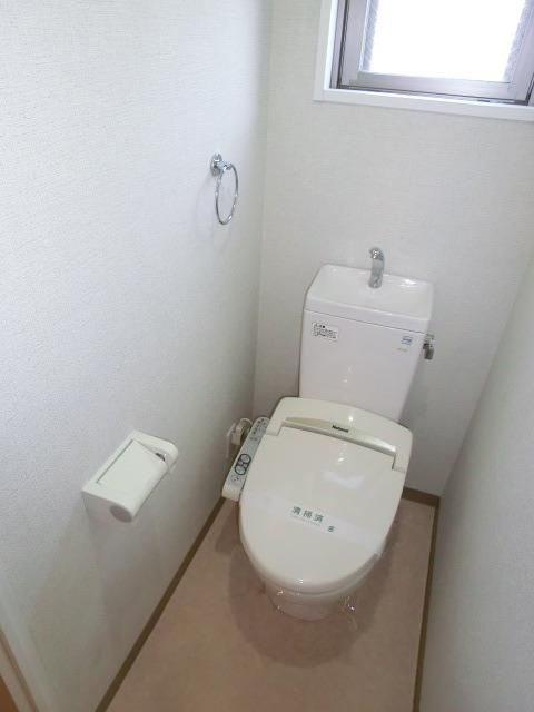 トイレ　窓付き　洗浄便座