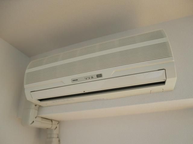 その他設備　２００Ｖのハイパワーエアコンで２０帖の洋室も十分にエアコン…