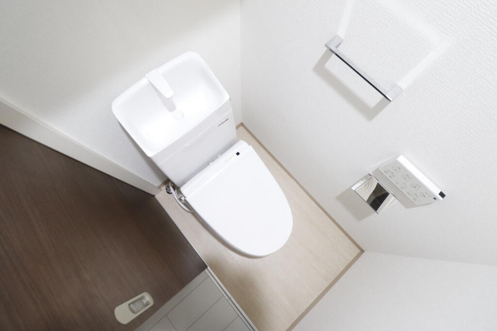 トイレ　温水洗浄便座付きのトイレです♪