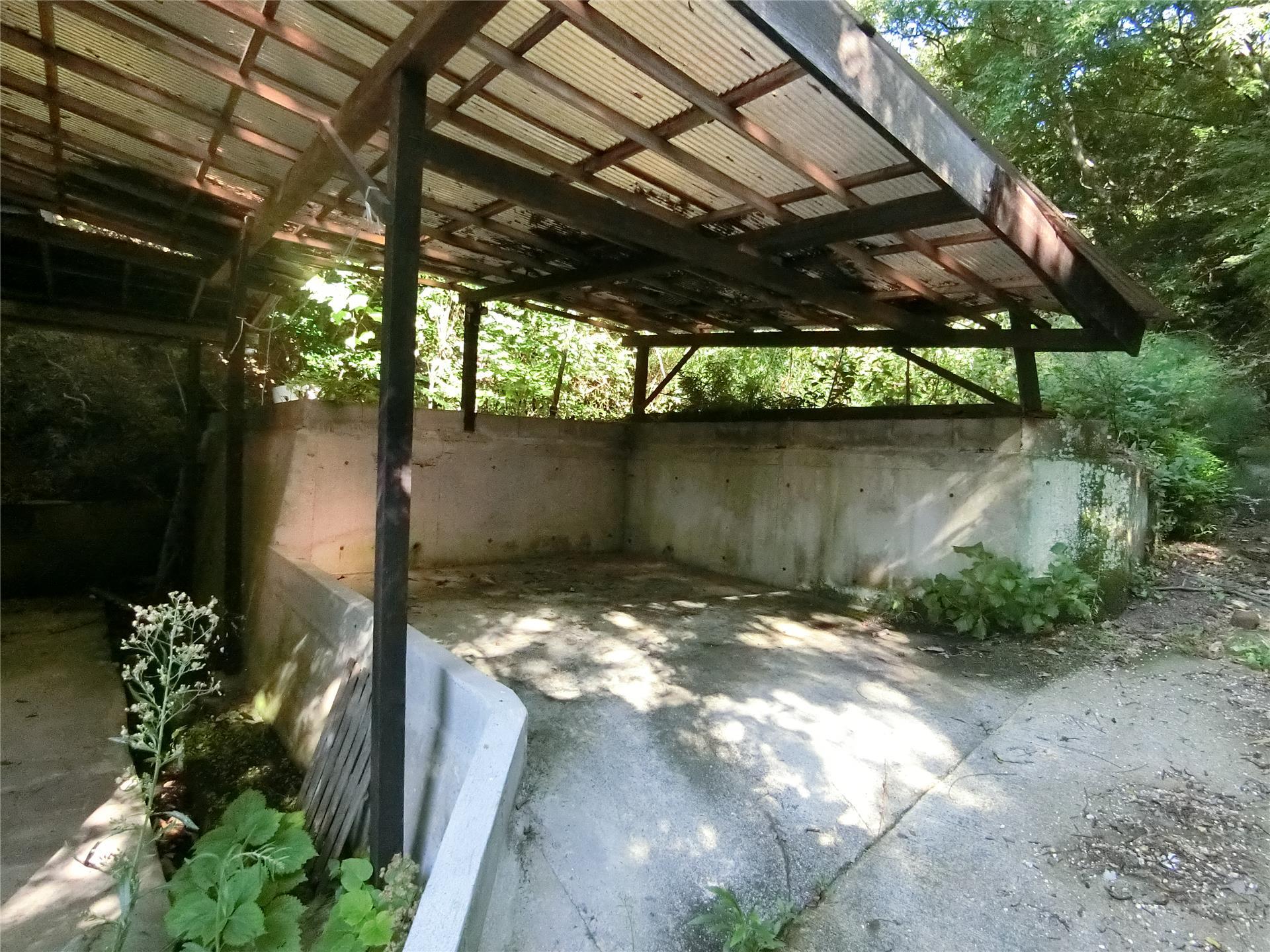 駐車場　お車を綺麗に管理できる屋根付きの駐車場♪