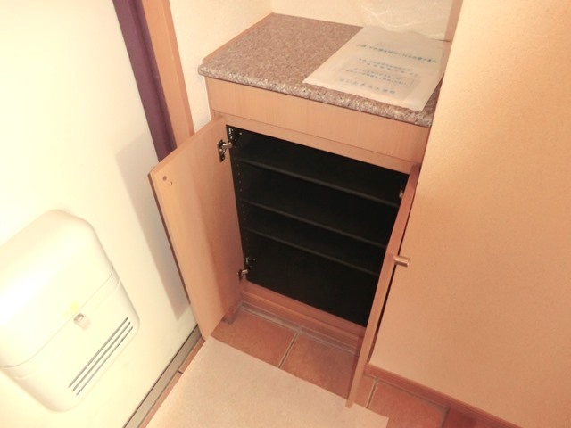 玄関　★玄関にシューズボックスを設置しています★