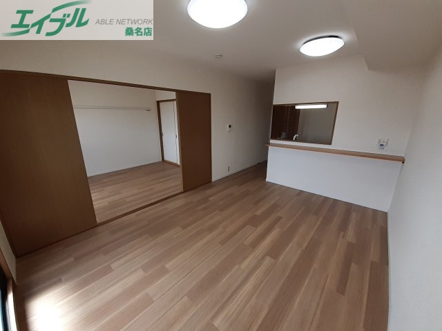 居室・リビング　同物件別室です。
