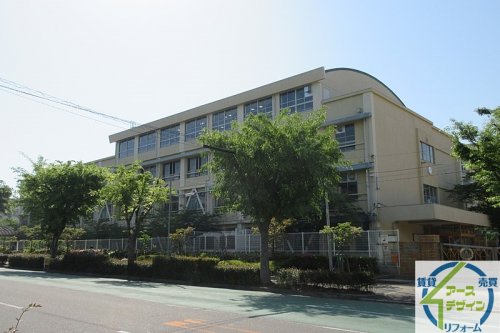 小学校　神戸市立神陵台小学校（小学校）まで764m