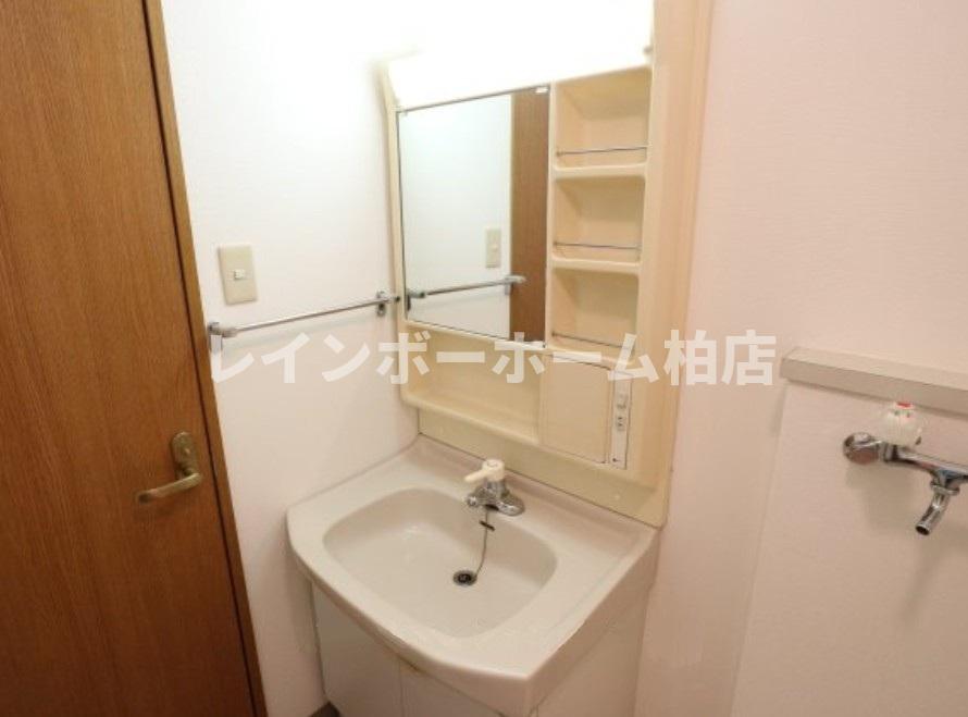 洗面設備　コンパクトで使いやすい洗面所