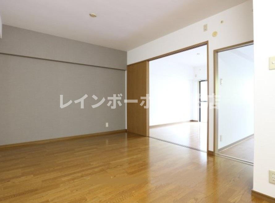 その他部屋・スペース　DKからの洋室です