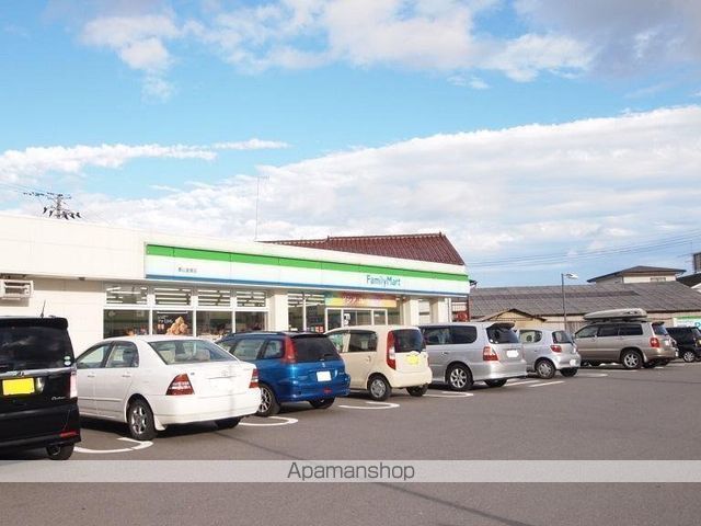 コンビニ　ファミリーマート（コンビニ）まで2453m