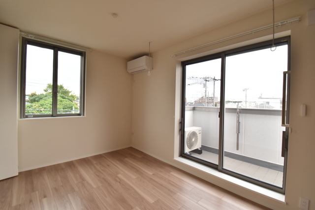 その他部屋・スペース　二面採光の明るく風通しの良いお部屋です♪